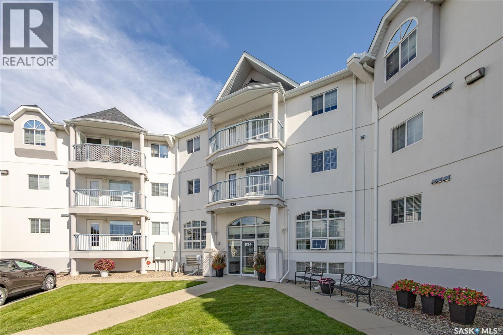 #104 934 Heritage VIEW - 1