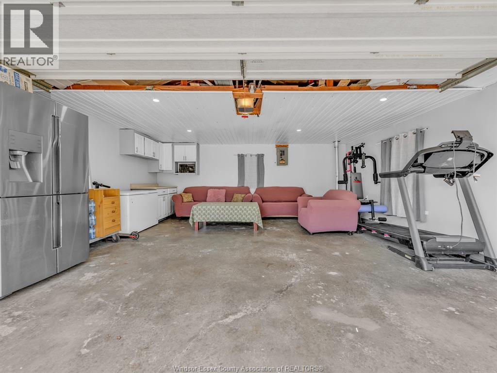 7640 WYANDOTTE STREET East - 43