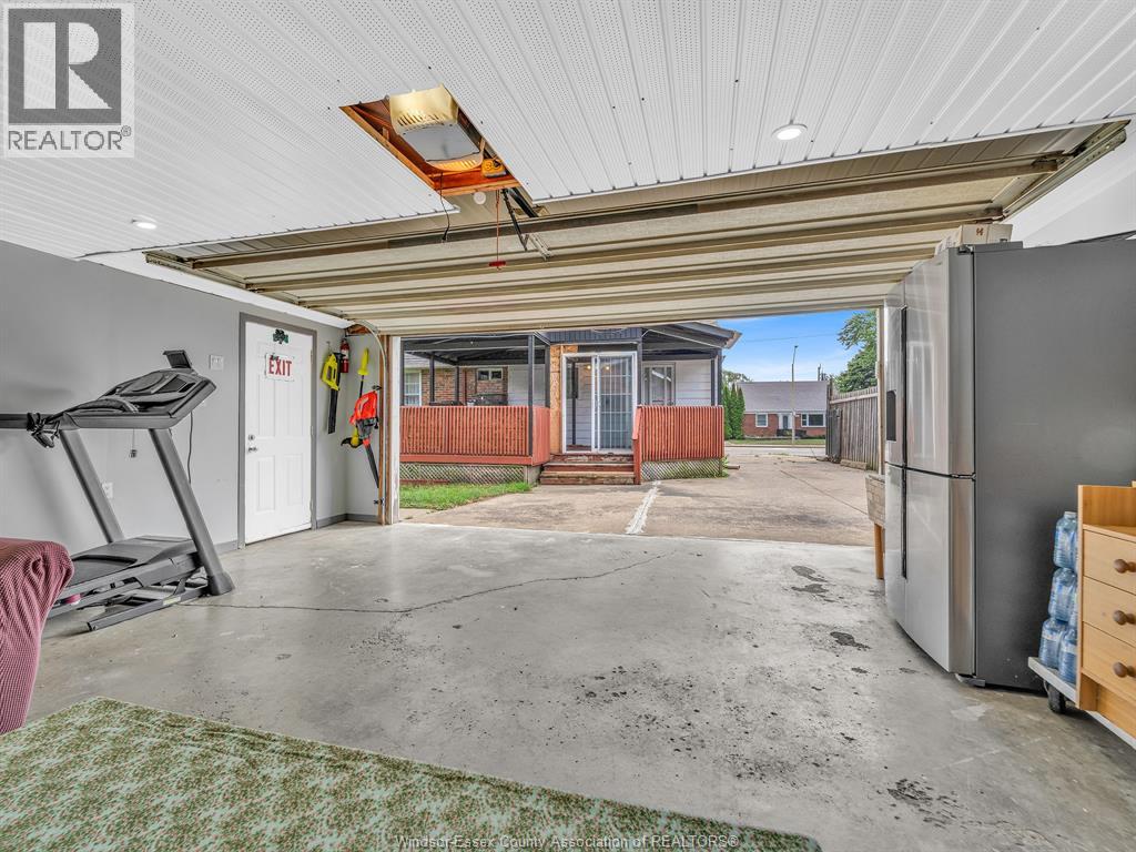 7640 WYANDOTTE STREET East - 44