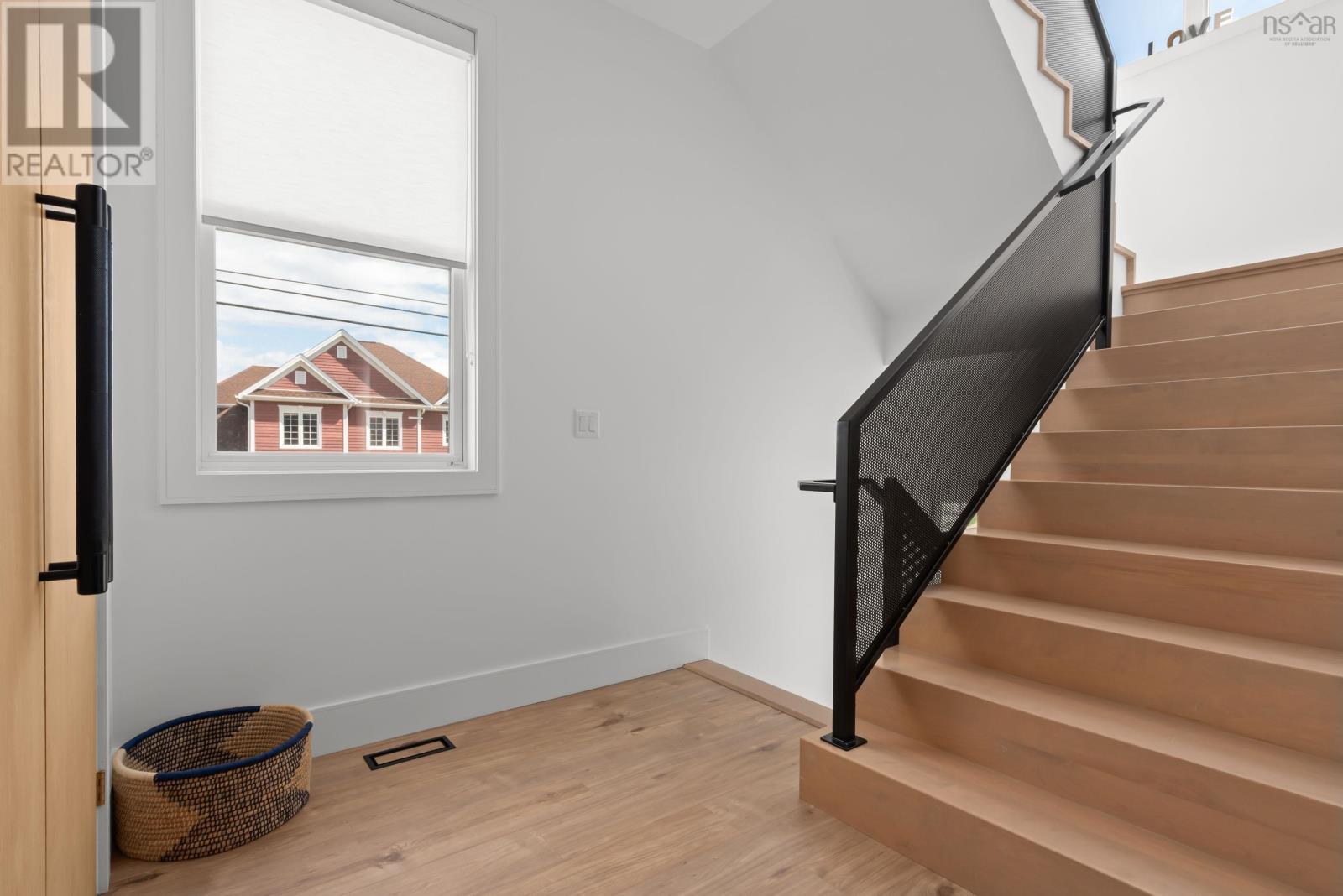 5 Lauderdale Court, Halifax — photo 9