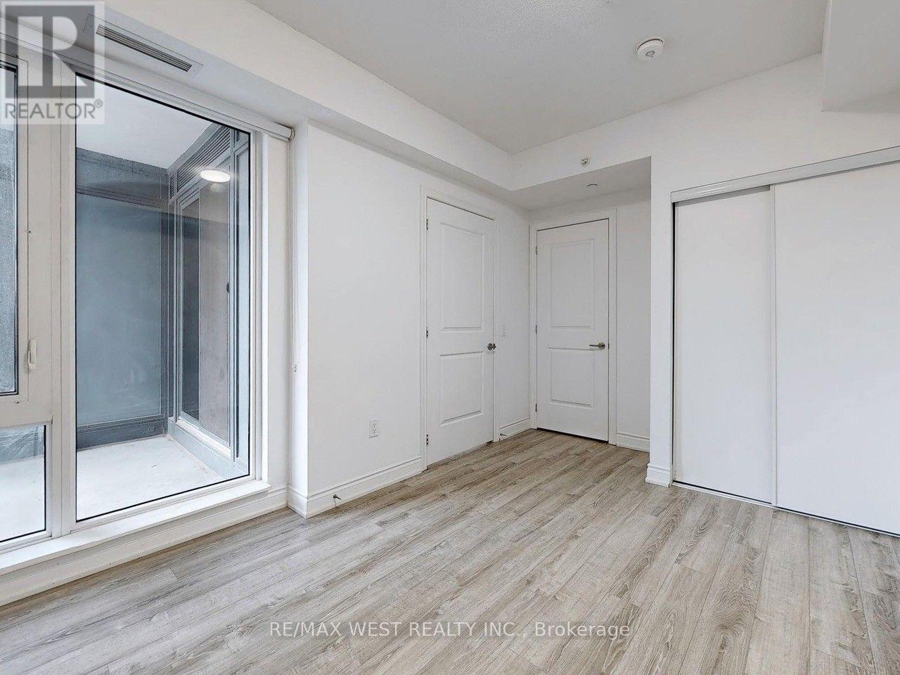 #301 9618 YONGE STREET - 18