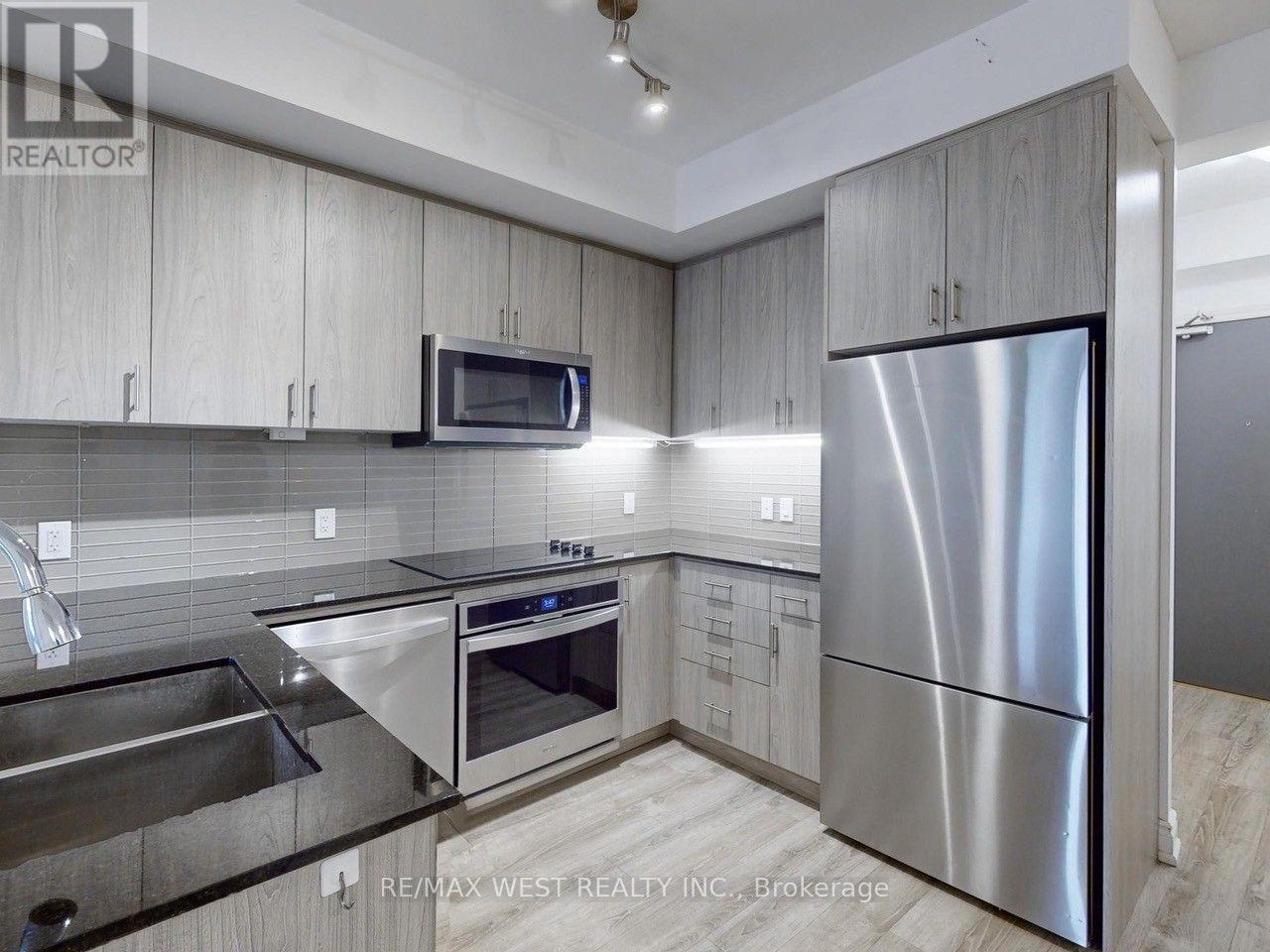 #301 9618 YONGE STREET - 13