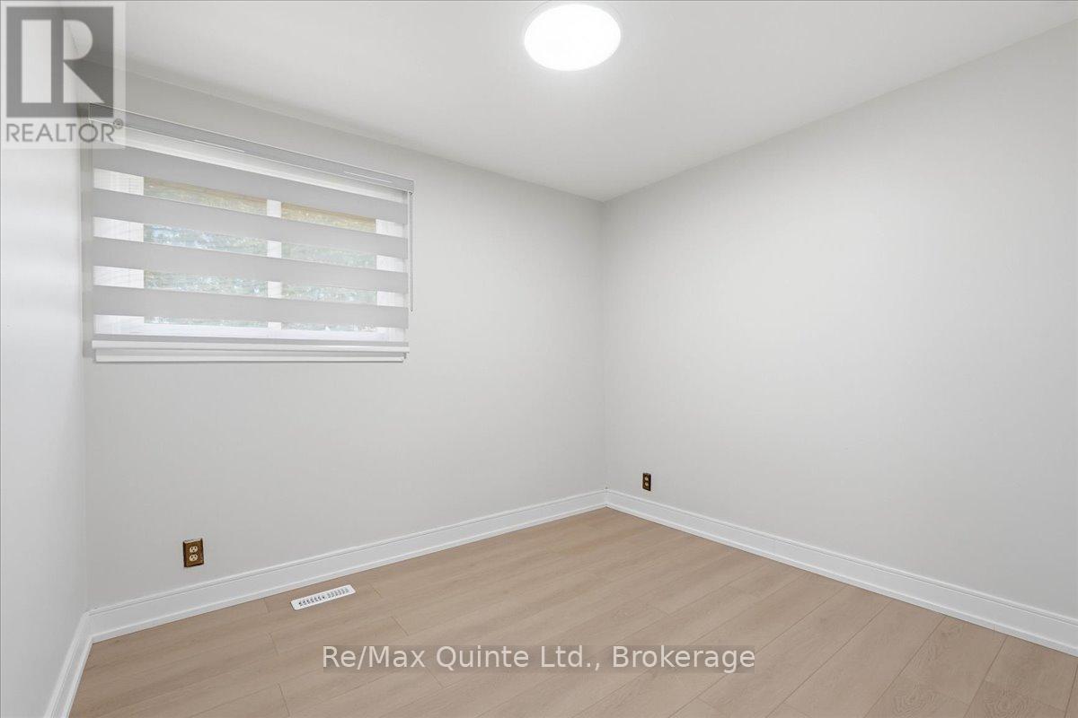 15 ROBERTSON LANE - Image 19