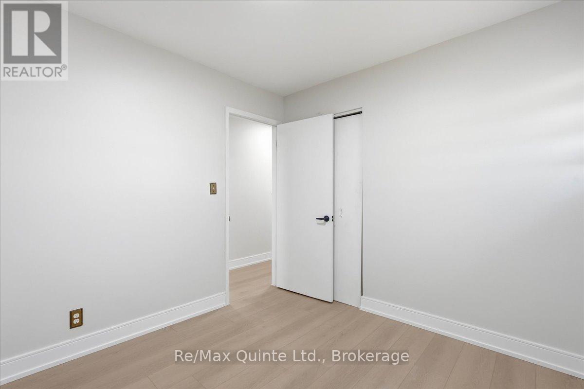 15 ROBERTSON LANE - Image 24