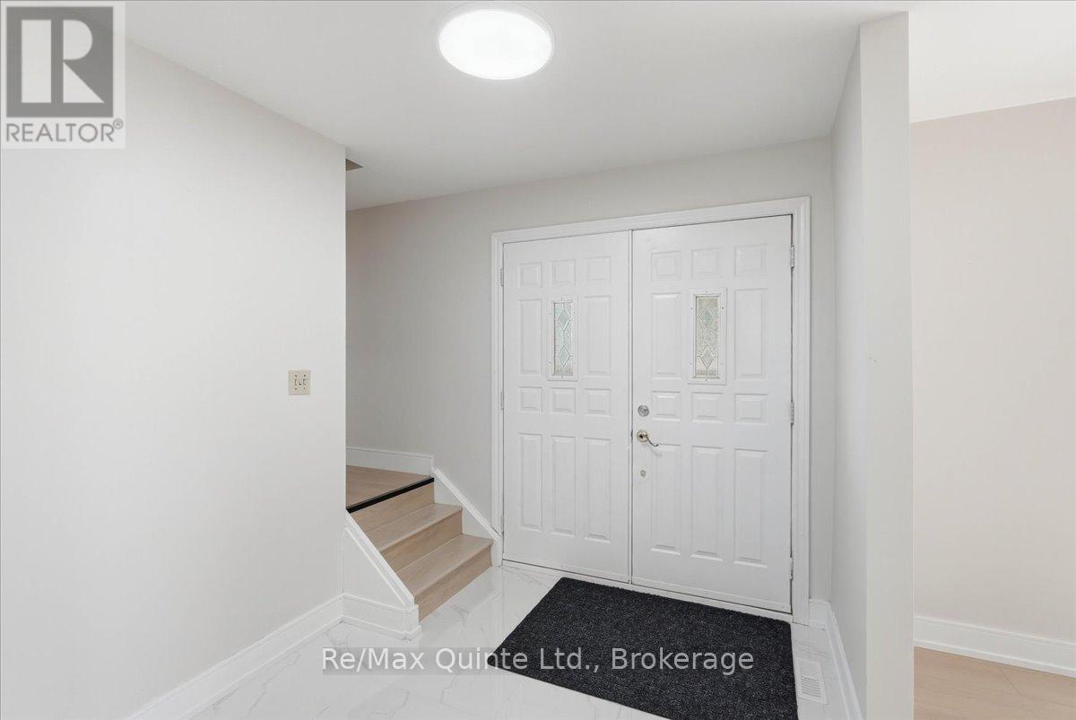 15 ROBERTSON LANE, Belleville (Belleville Ward) — photo 3