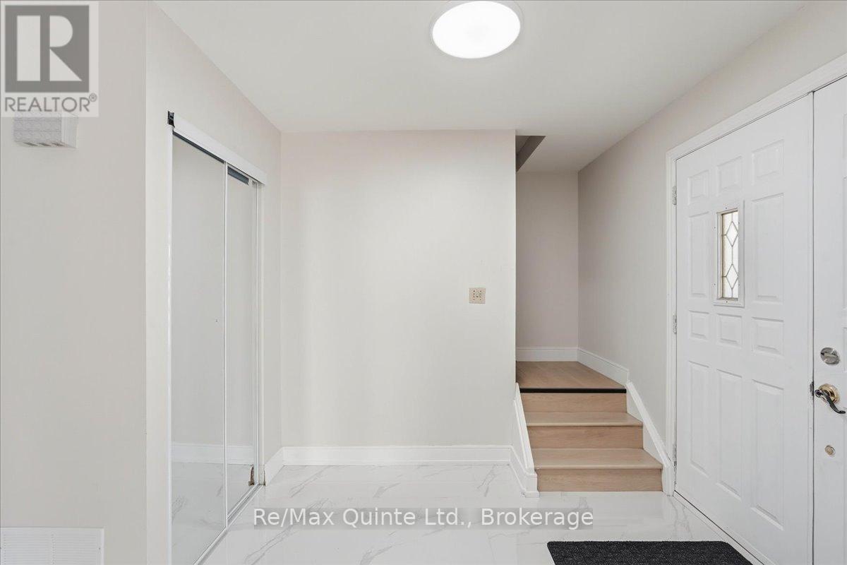 15 ROBERTSON LANE, Belleville (Belleville Ward) — photo 4