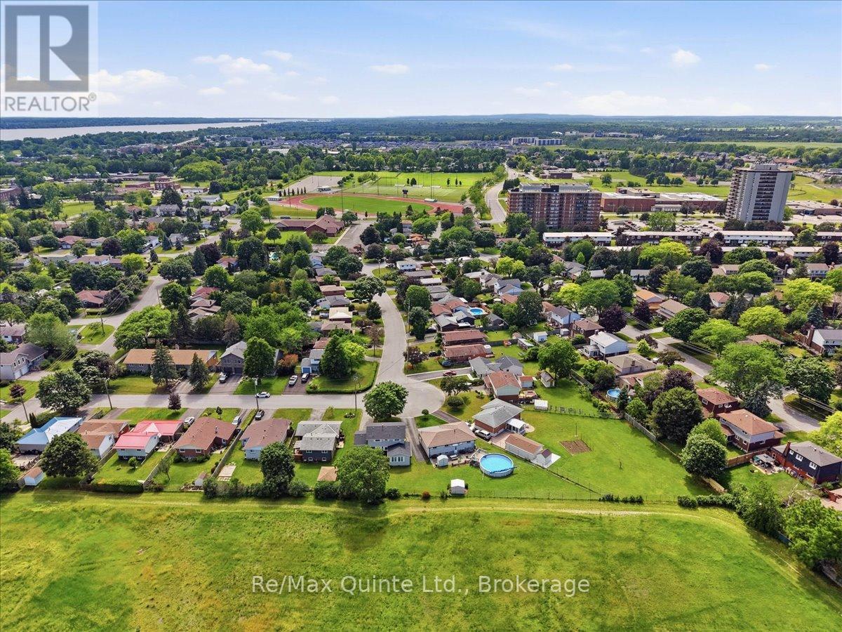 15 ROBERTSON LANE - Image 44