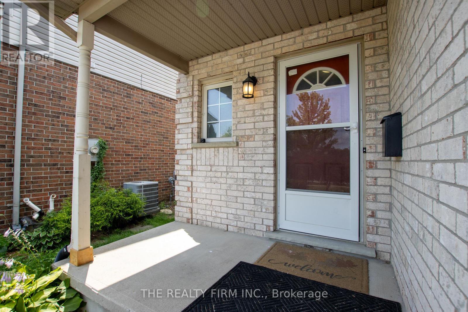 382 LIGHTHOUSE ROAD, London South (South U) — photo 2
