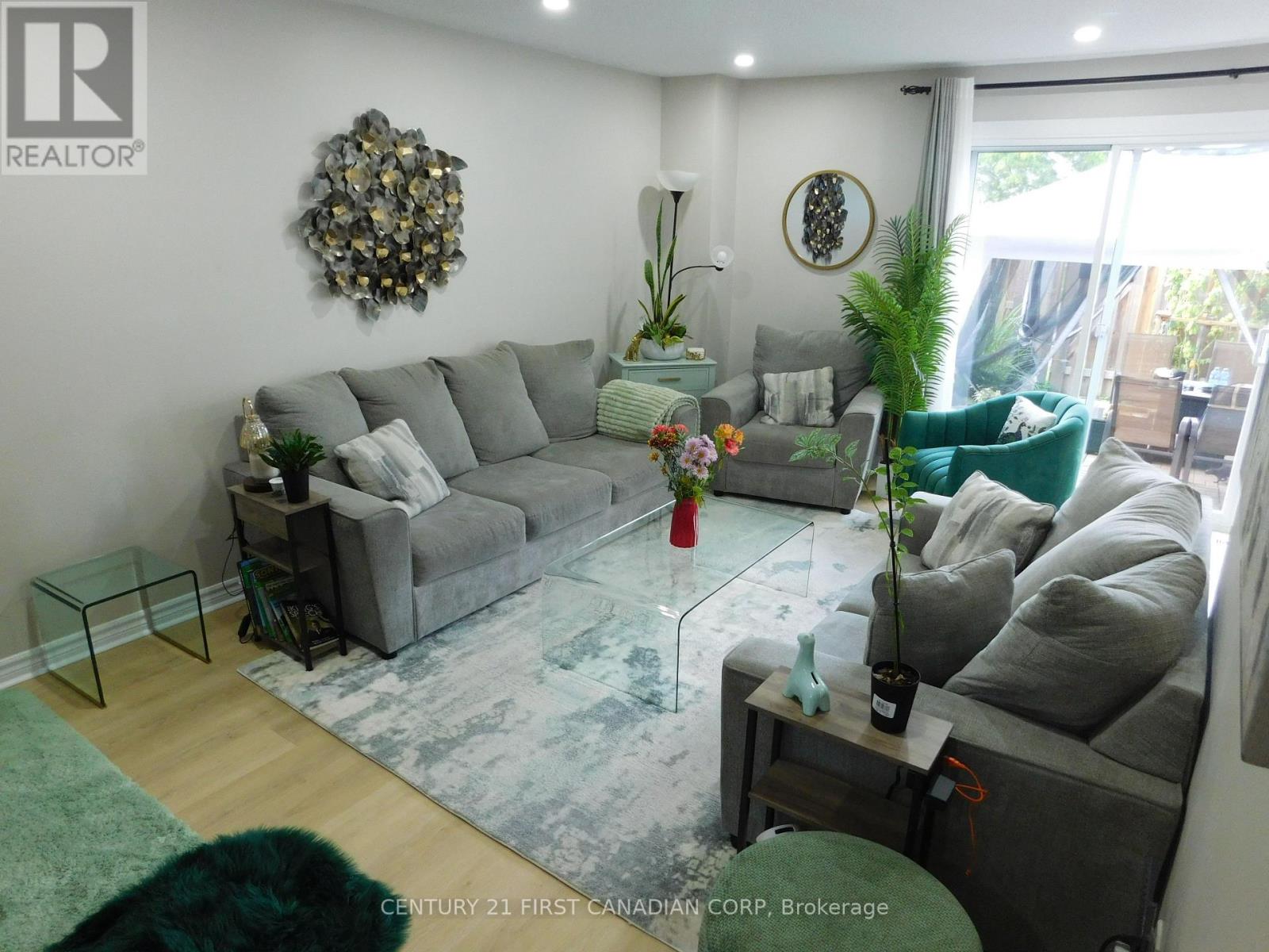 #2 500 OSGOODE DRIVE - 7