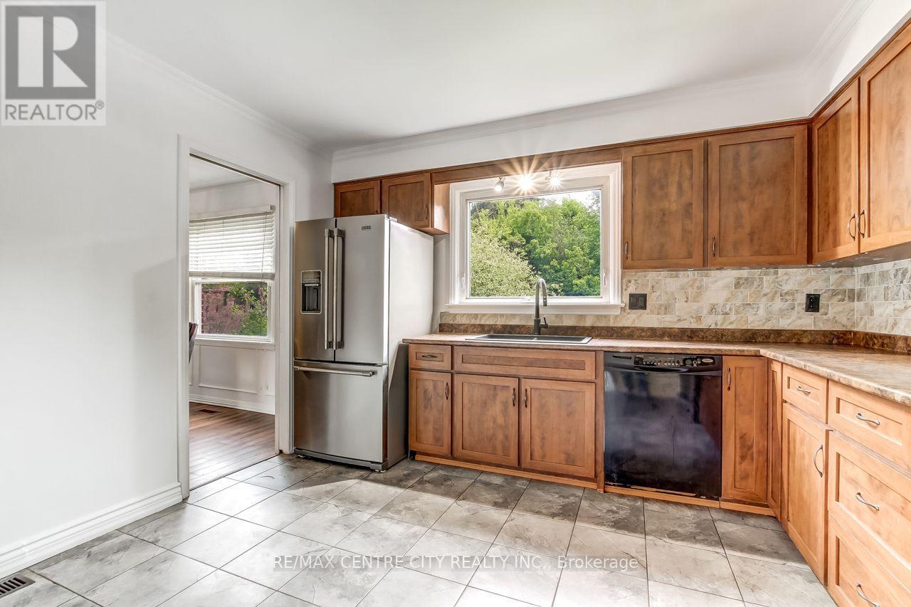 10 RUNNYMEDE CRESCENT - 10