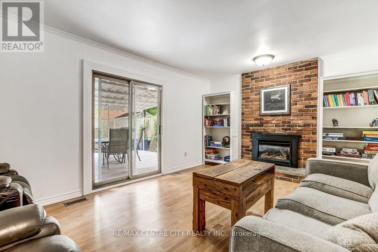 10 RUNNYMEDE CRESCENT - 13
