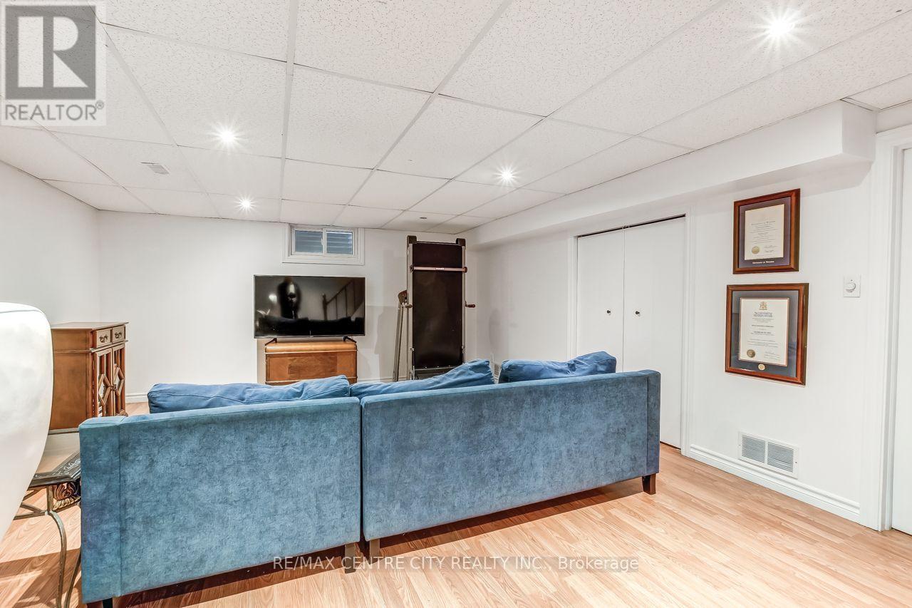 10 RUNNYMEDE CRESCENT - 15
