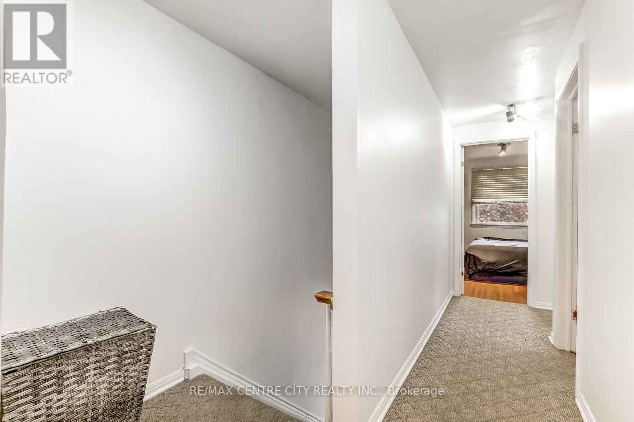 10 RUNNYMEDE CRESCENT - 18