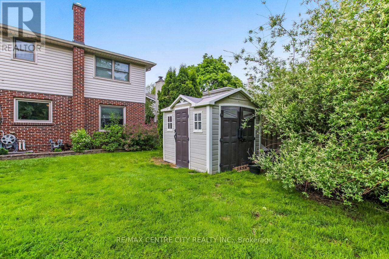 10 RUNNYMEDE CRESCENT - 29