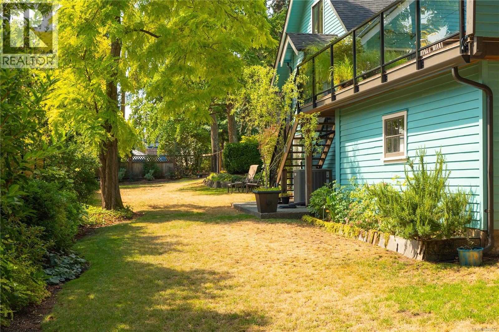 290 Vancouver Ave - 11