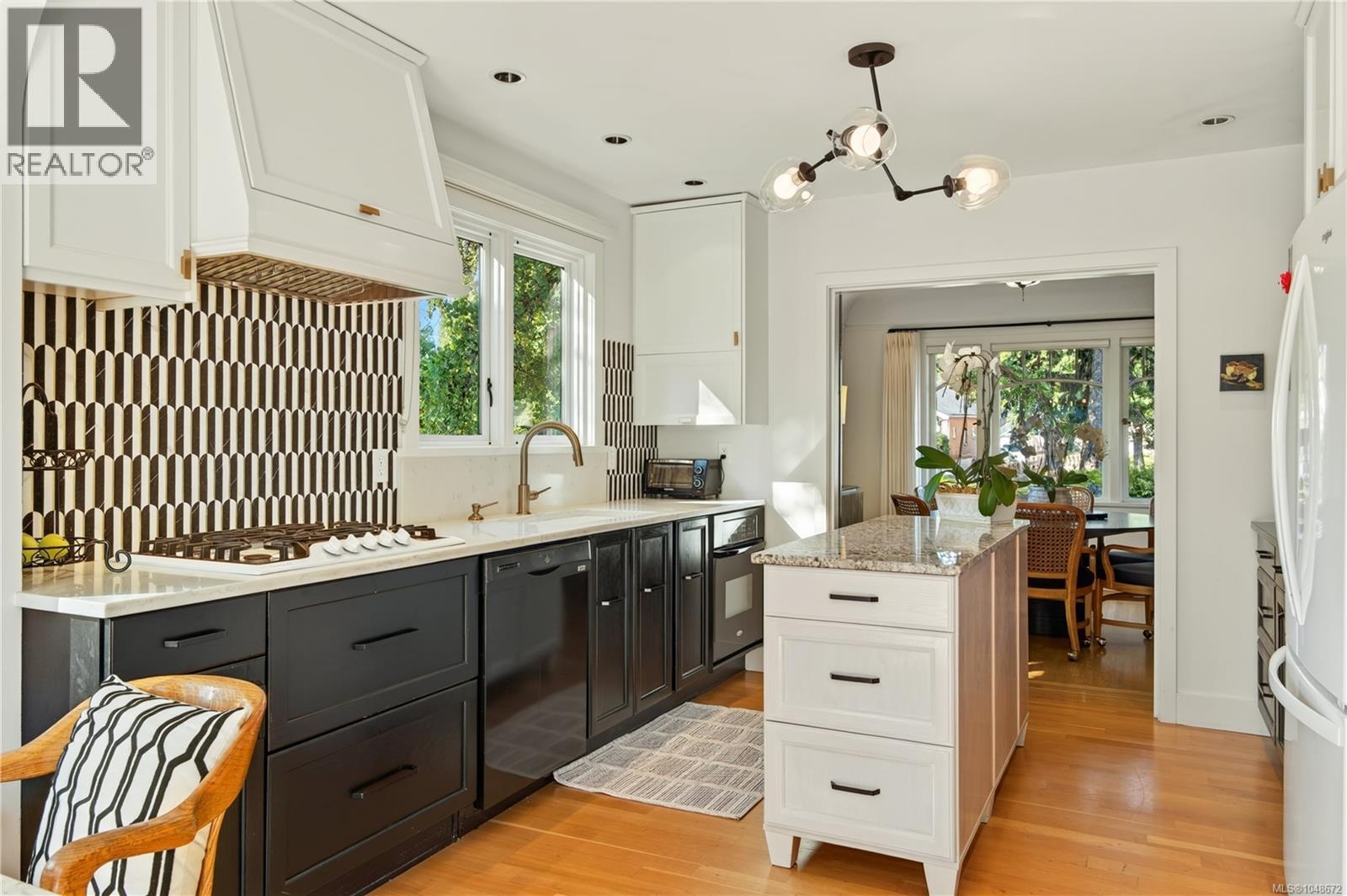 290 Vancouver Ave - 5