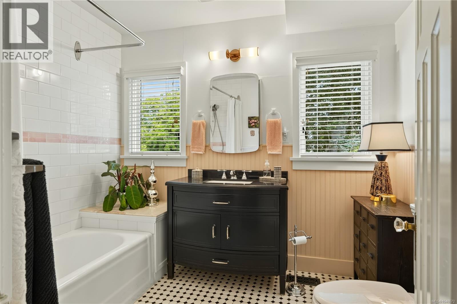 290 Vancouver Ave - 8