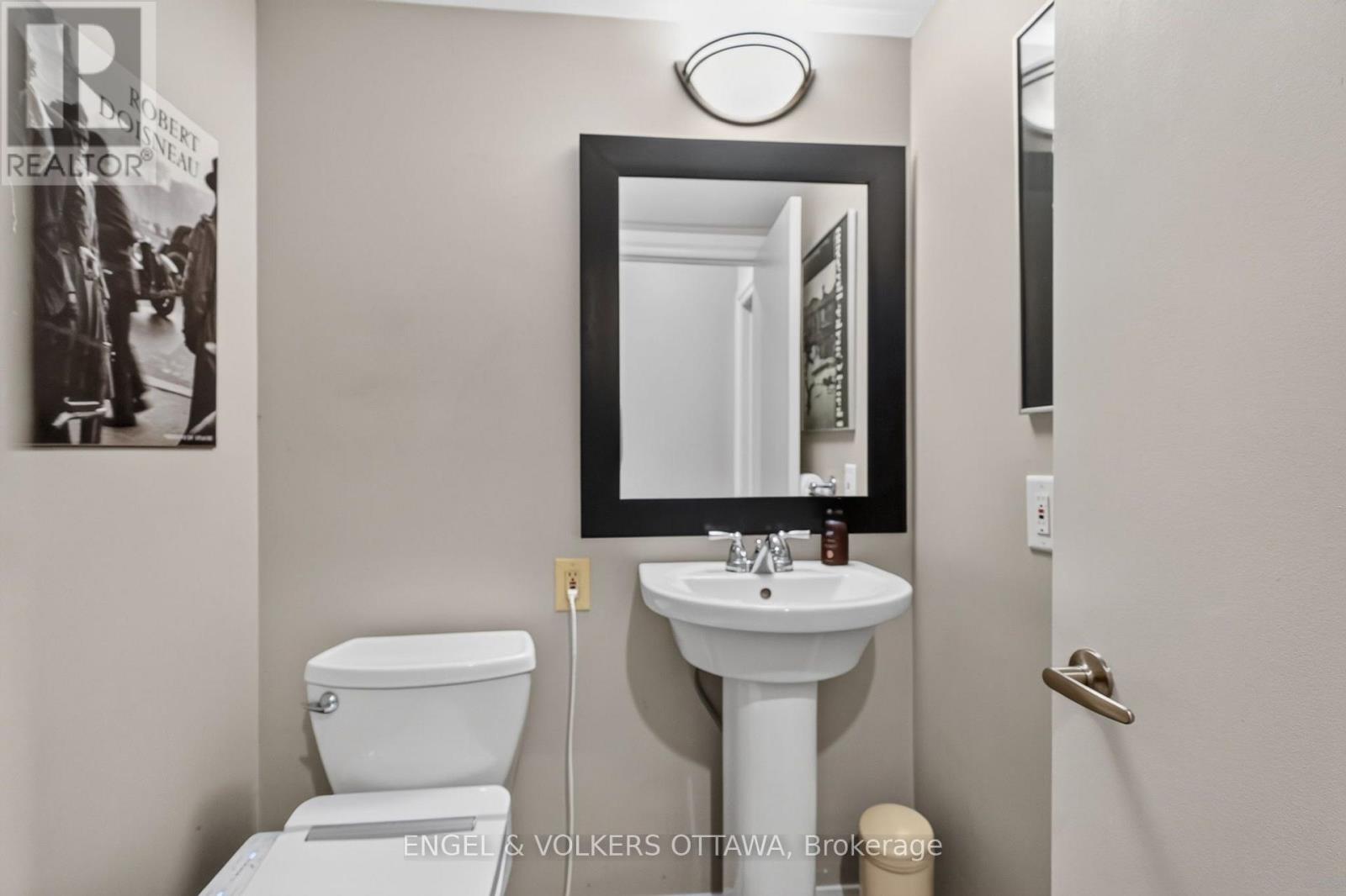 6 Bed, 5 Bath House for Sale in Ottawa – 22 LYNHURST AVENUE, Ottawa – MLS# X13753028 - Image 16