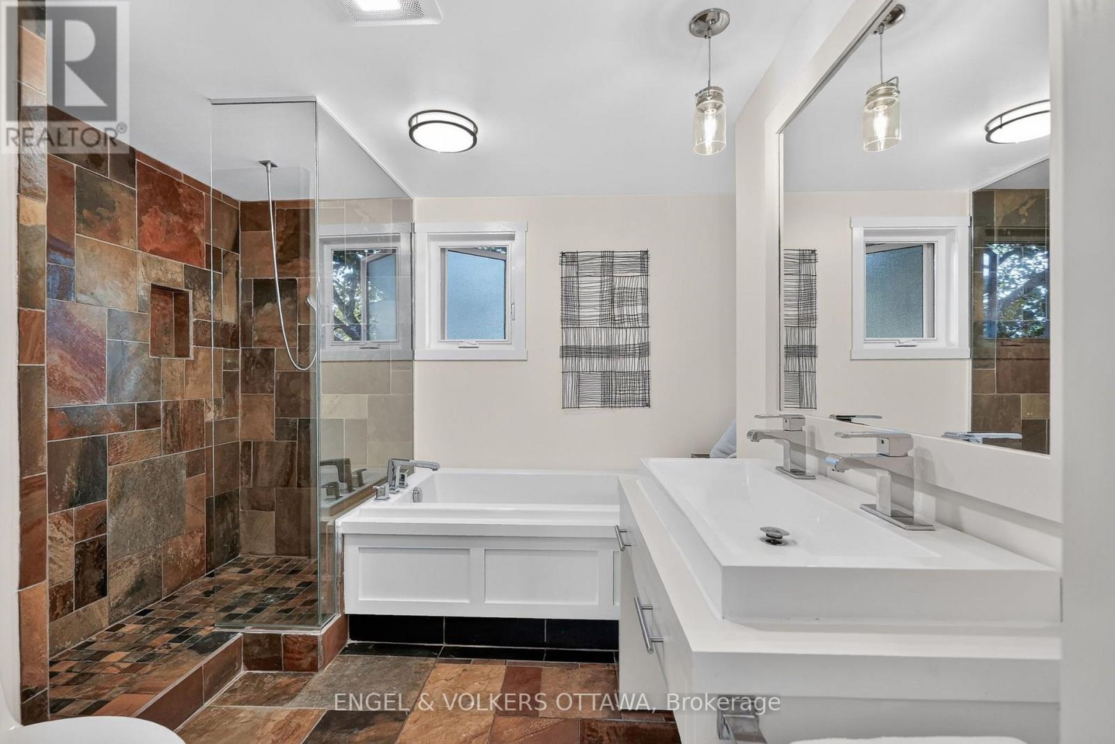 6 Bed, 5 Bath House for Sale in Ottawa – 22 LYNHURST AVENUE, Ottawa – MLS# X13753028 - Image 22