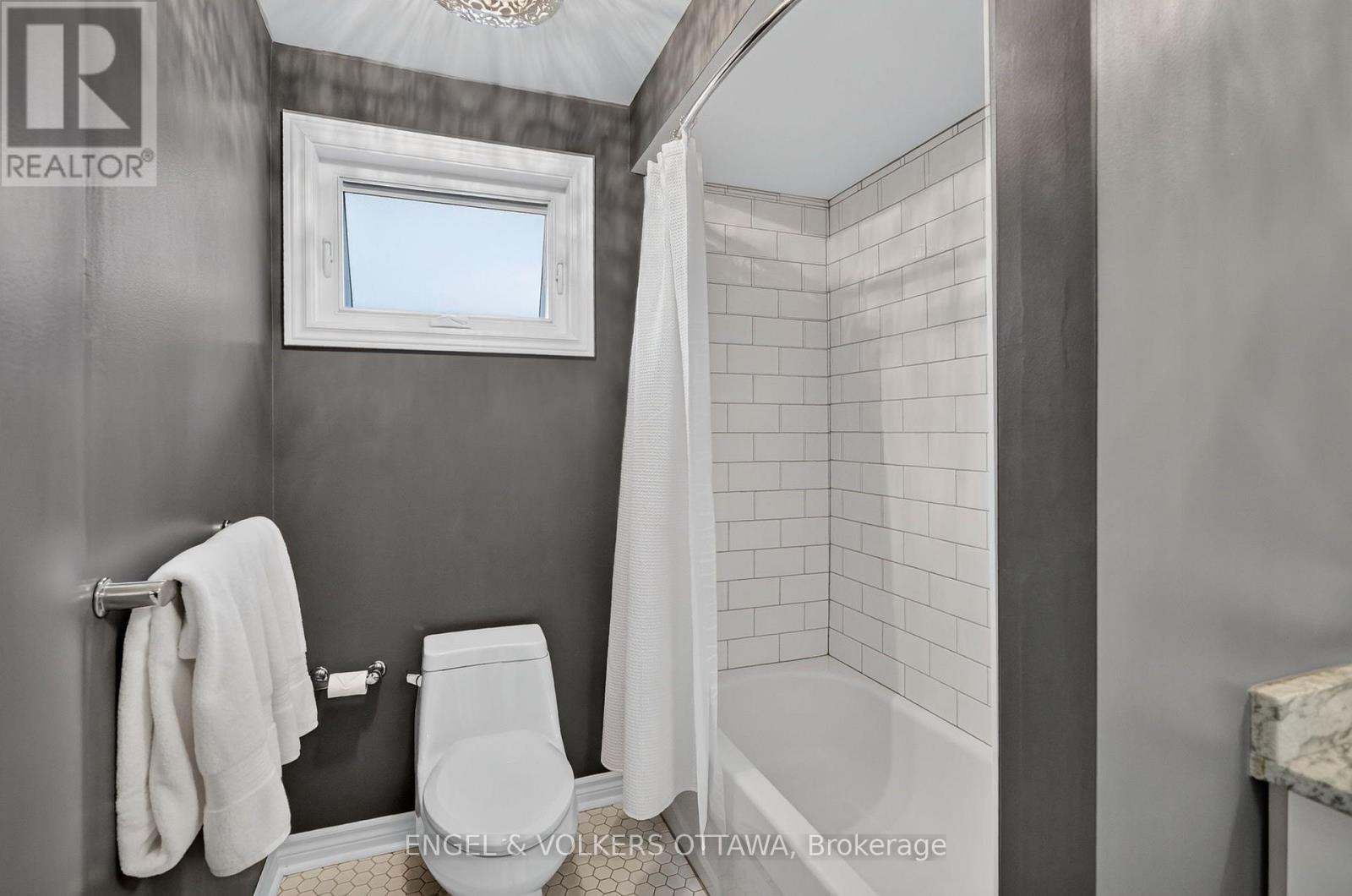 6 Bed, 5 Bath House for Sale in Ottawa – 22 LYNHURST AVENUE, Ottawa – MLS# X13753028 - Image 32