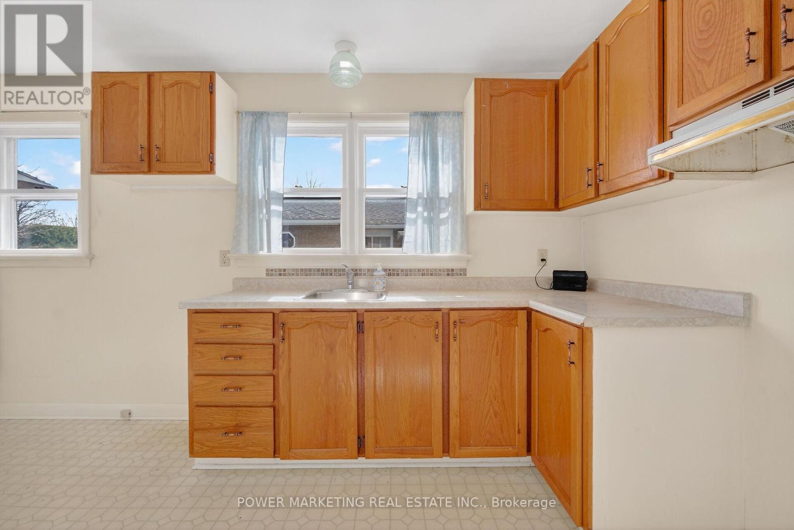 944 EVE STREET - 12