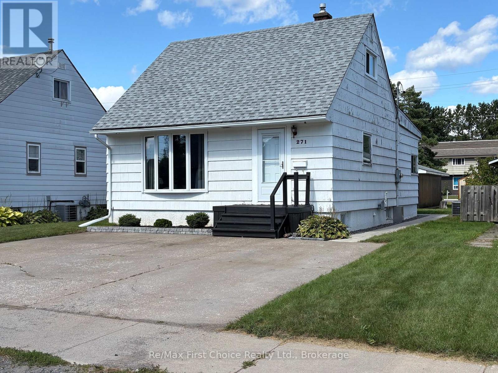 271 CHRISTINA STREET W - 1