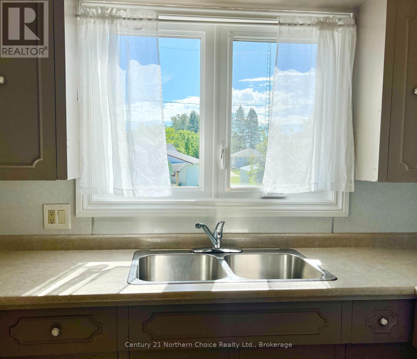154 PARKDALE ROAD, Dryden (Milestone) — photo 9