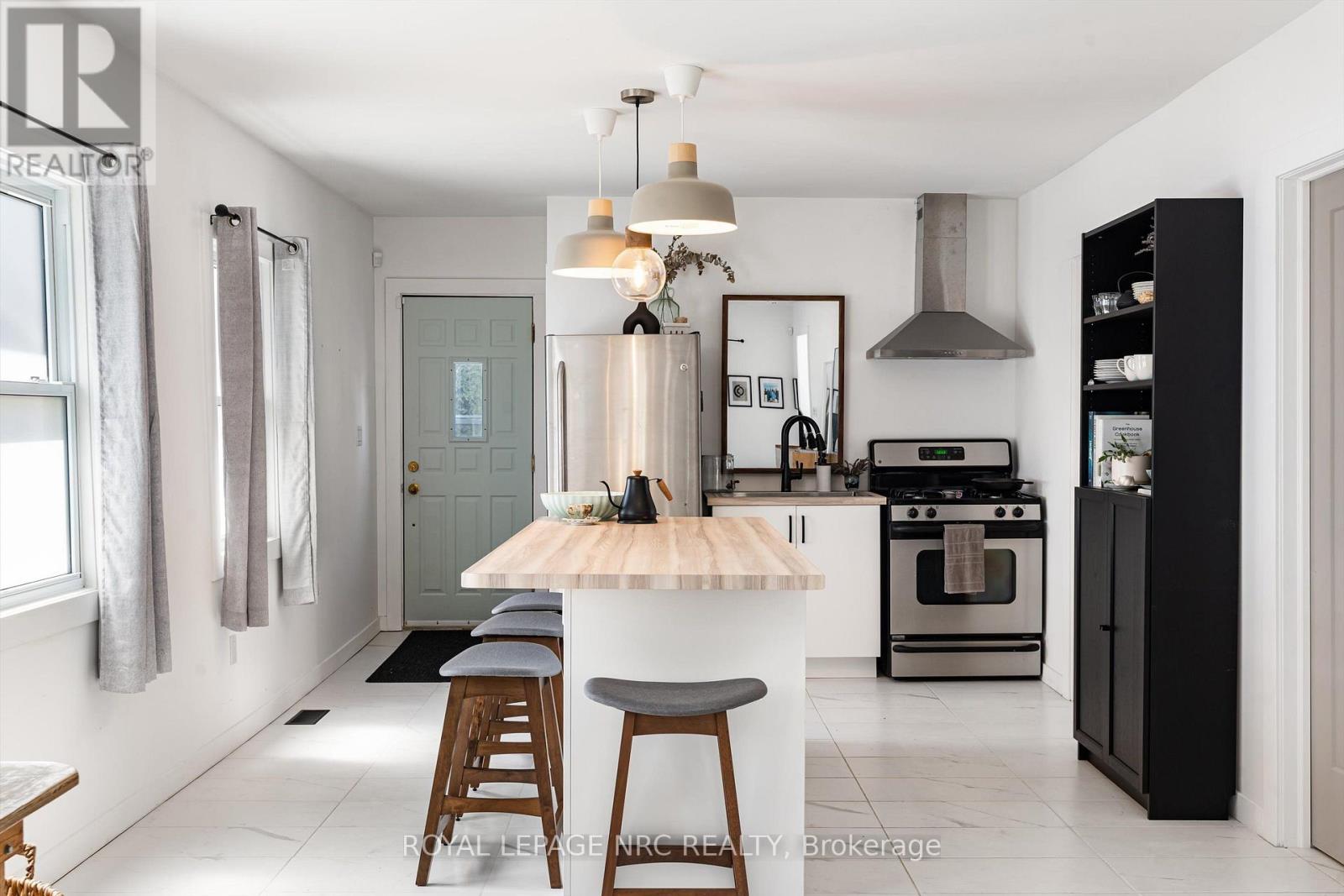 37 LOCK STREET - 13