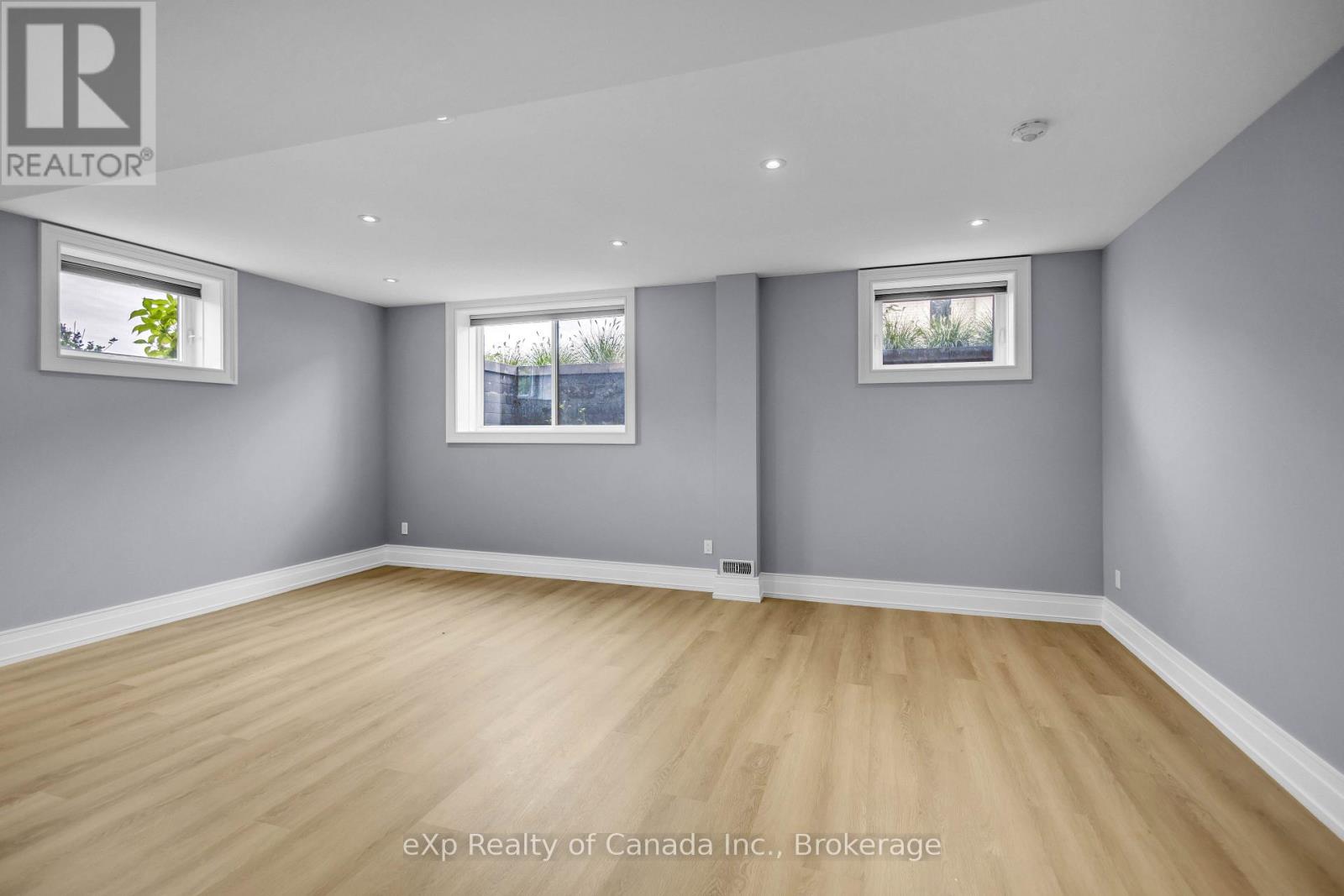 3 CLOVER LANE - 41