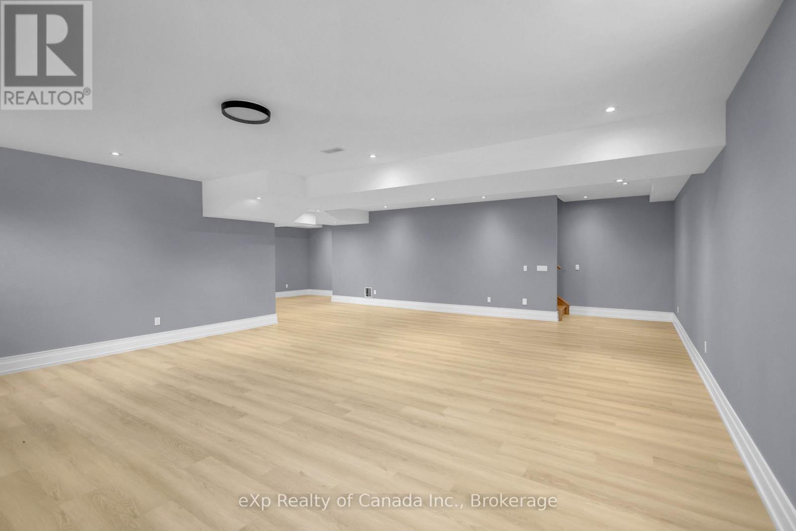 3 CLOVER LANE - 46