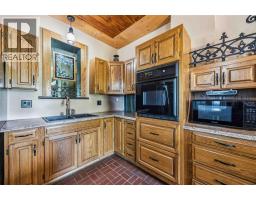 Kitchen - 6752 Camlachie Road, Plympton Wyoming, ON N0N1E0 Photo 11