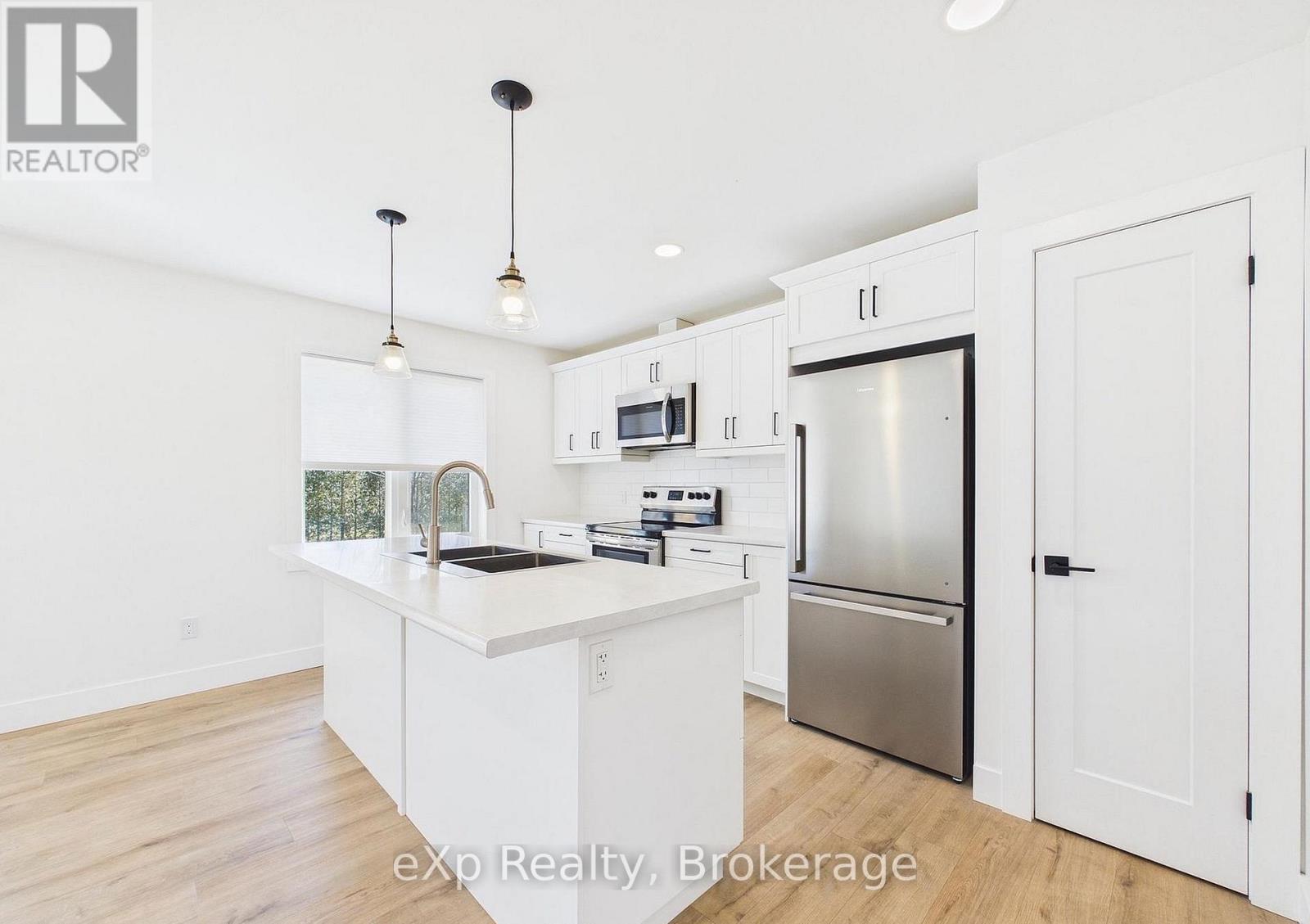 1085 SUTTON STREET, Kincardine — photo 4