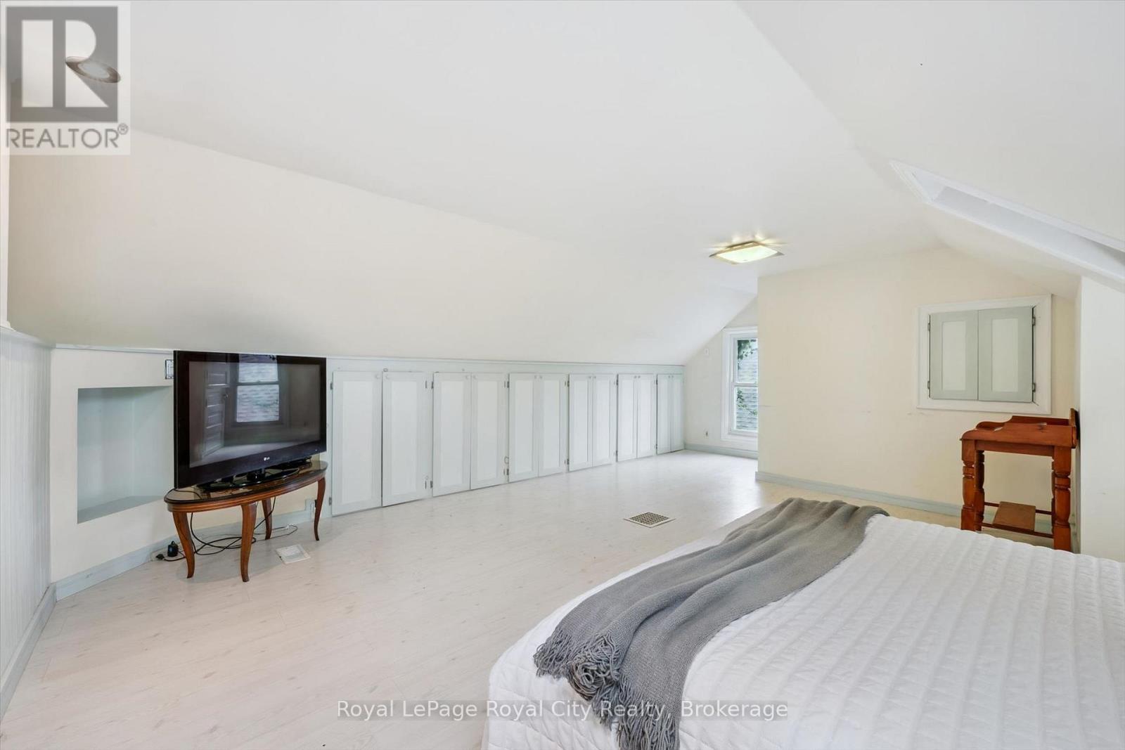 194 GROVE STREET - Image 25