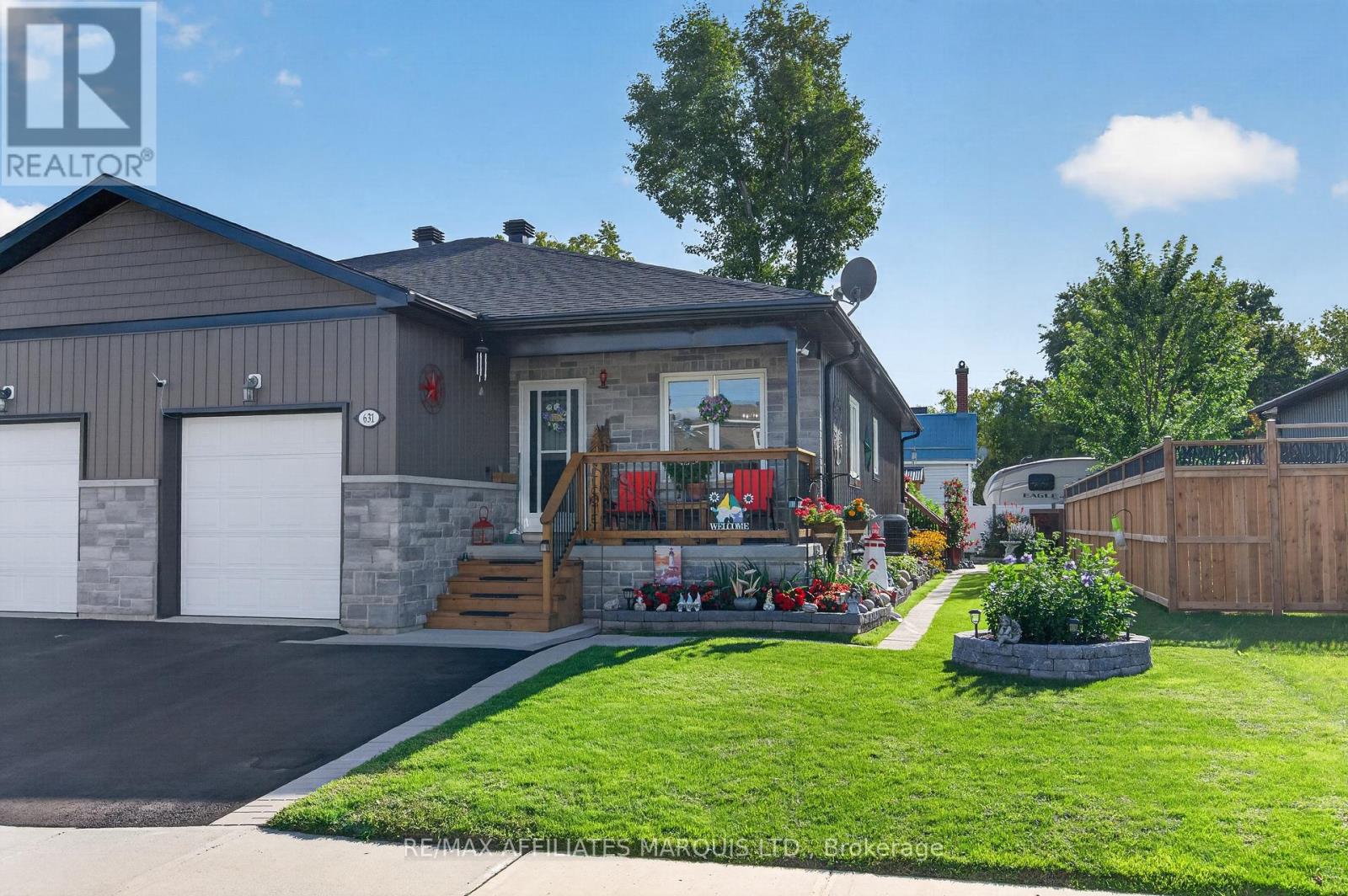 631 ST LAWRENCE STREET - 3