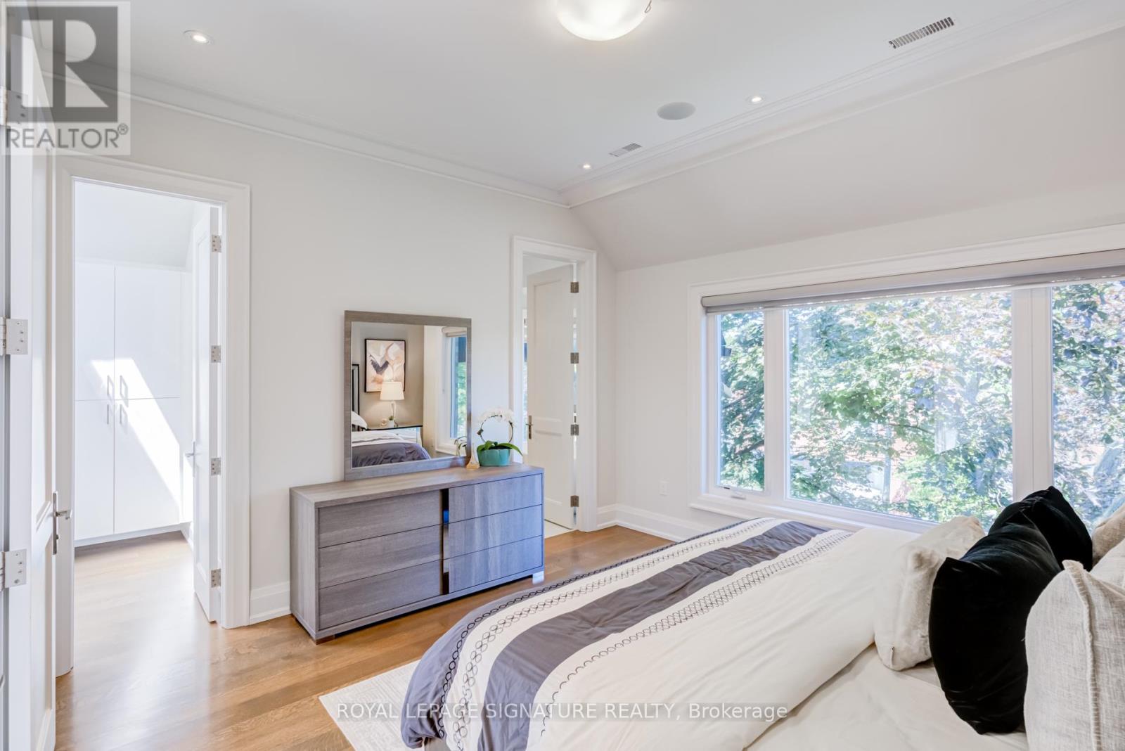 200 SNOWDON AVENUE - 21