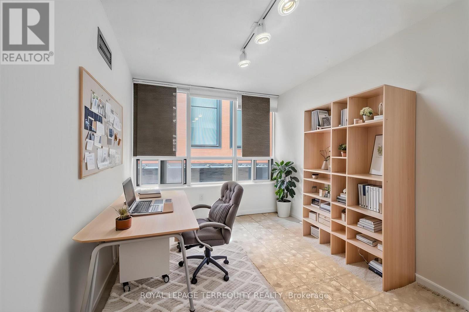 #210 25 MAITLAND STREET - 15
