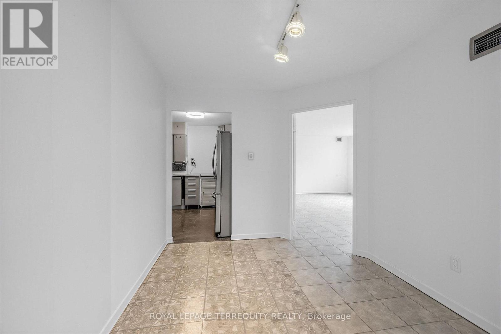 #210 25 MAITLAND STREET - 17