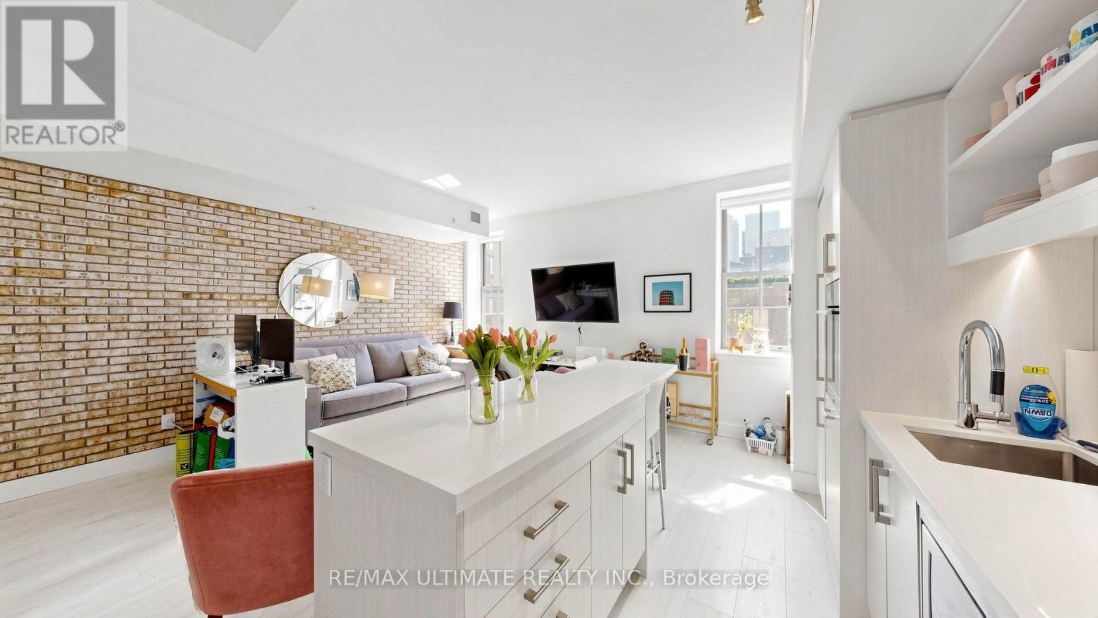 #303 39 SHERBOURNE STREET - 2