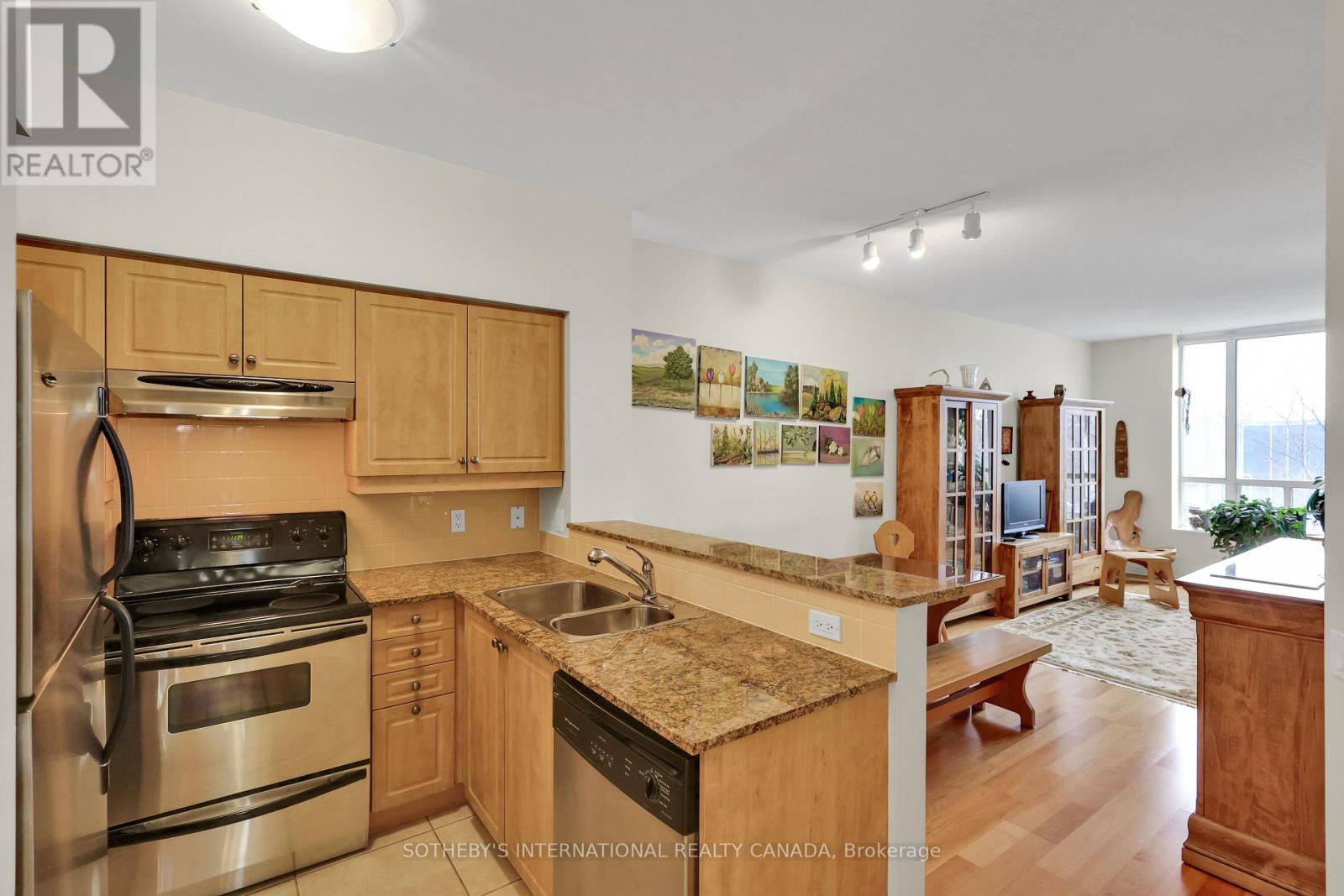 #407 481 ROSEWELL AVENUE - 2