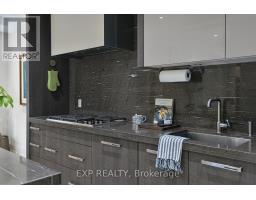 1084 Bay Street, Toronto, ON M5S0A3 Photo 19