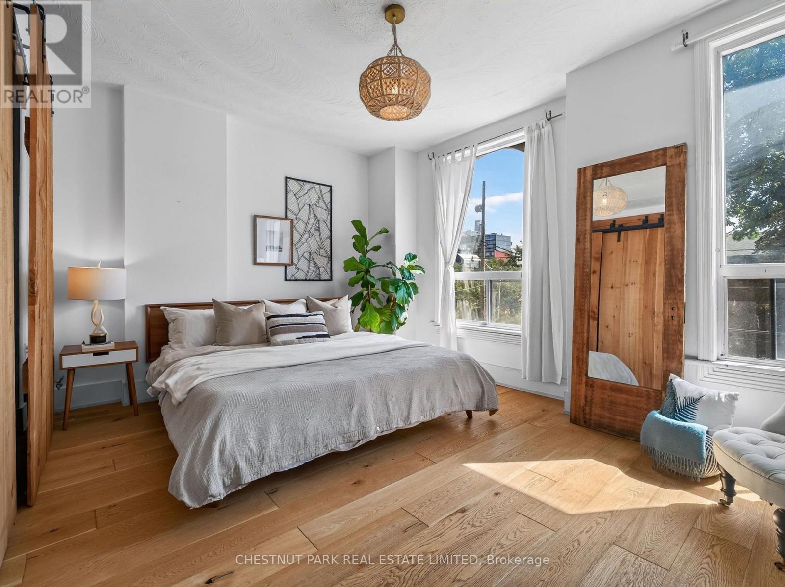 28 ROBINSON STREET - 18