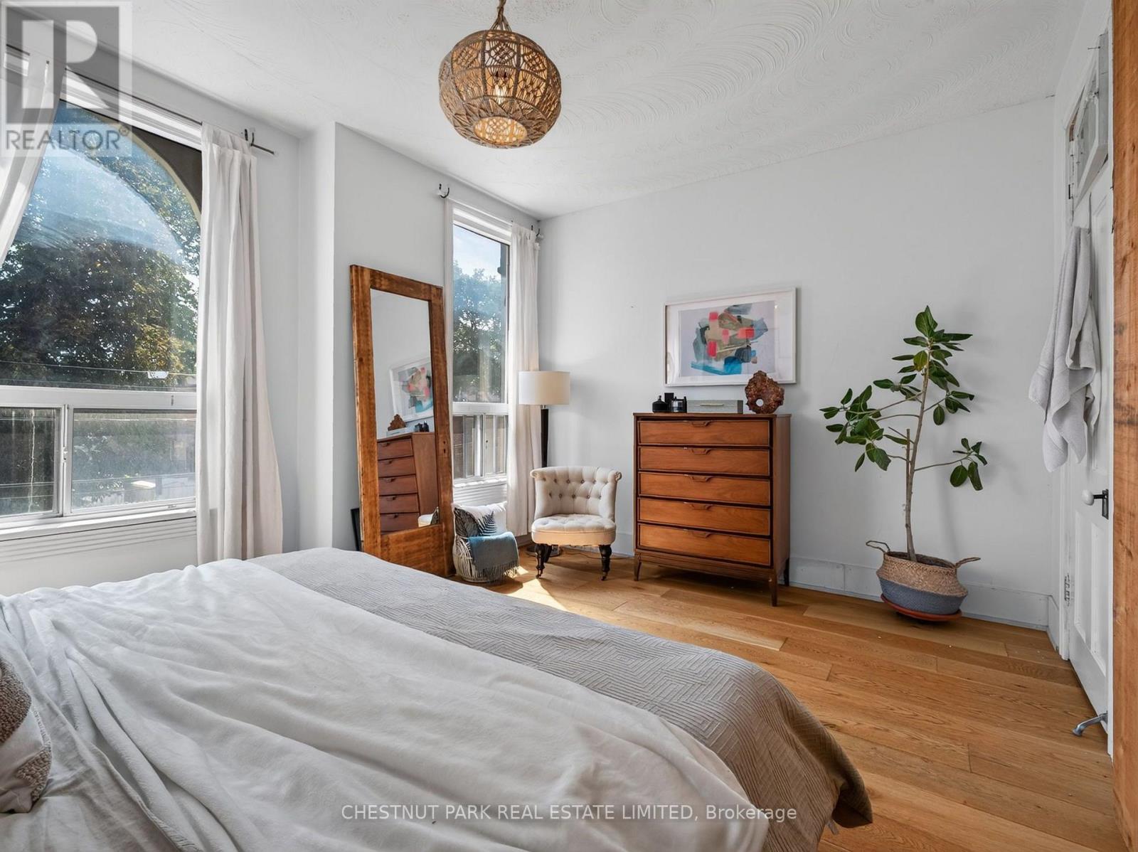 28 ROBINSON STREET - 21