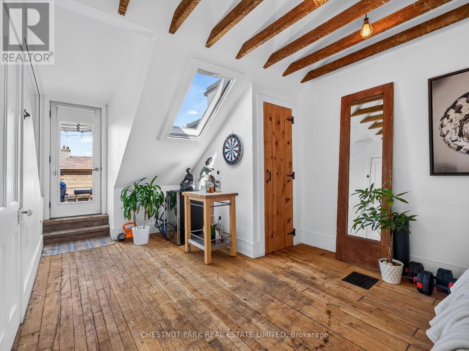 28 ROBINSON STREET - 32