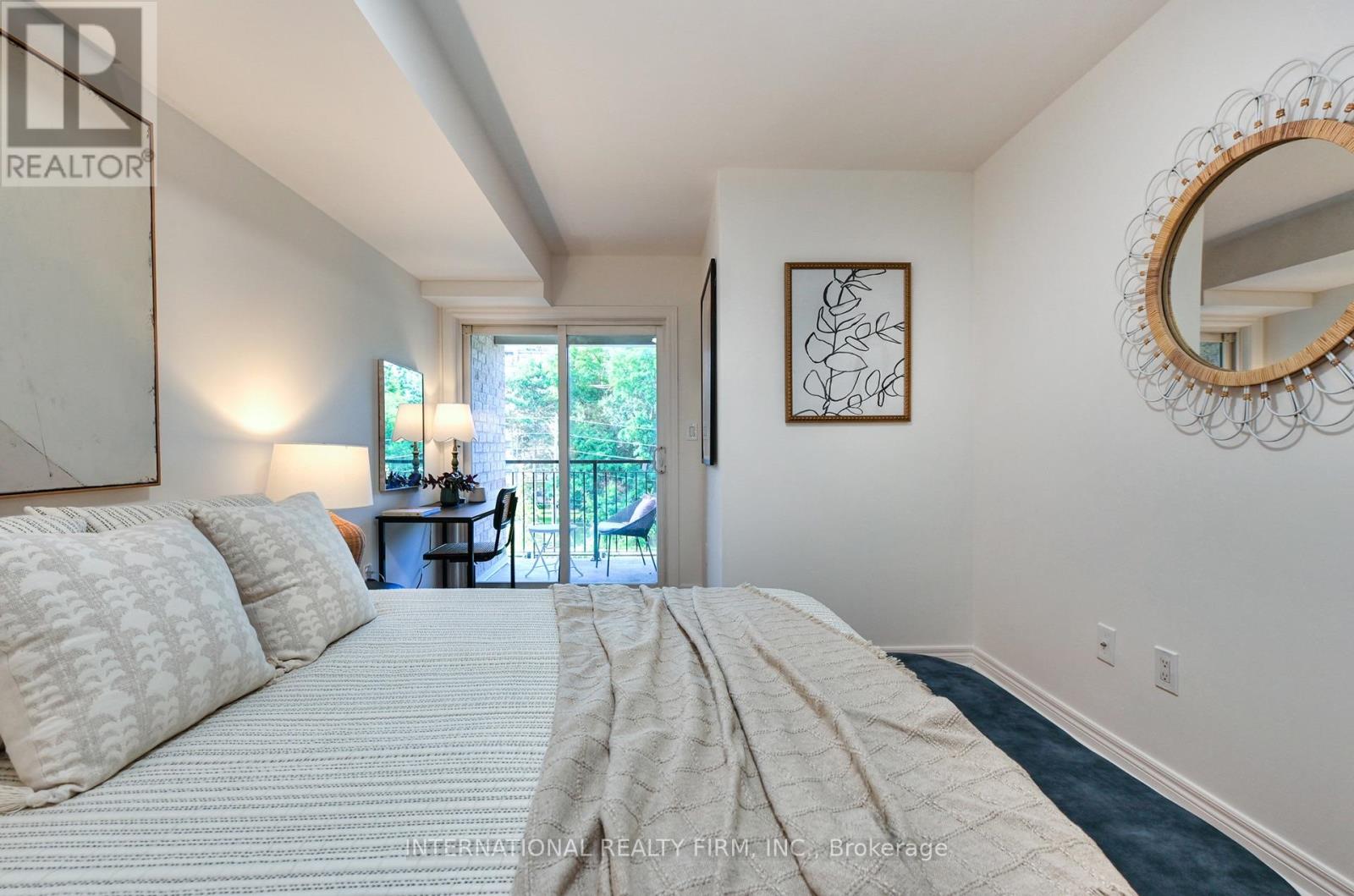 #201 60 AERODROME CRESCENT - 18
