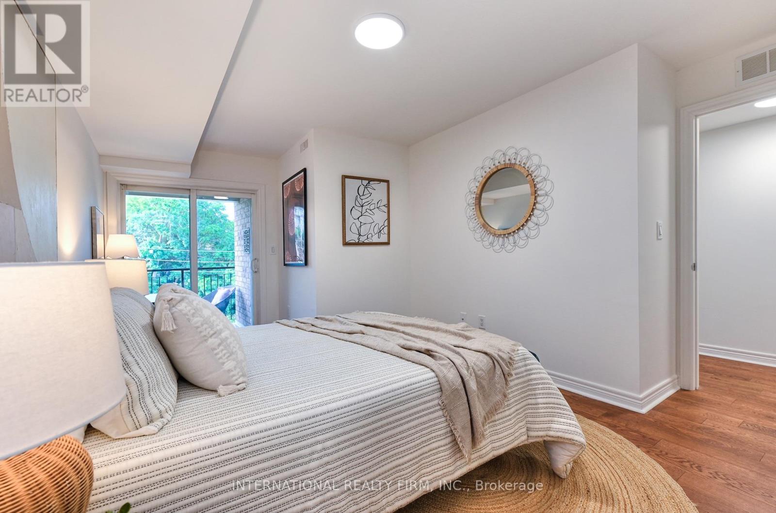 #201 60 AERODROME CRESCENT - 19