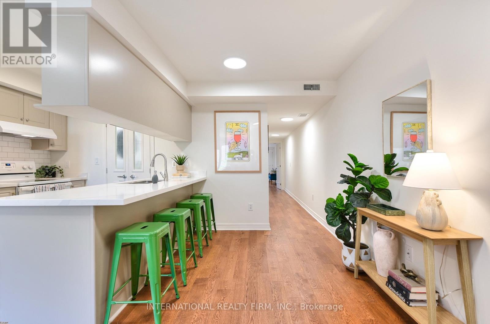 #201 60 AERODROME CRESCENT - 4