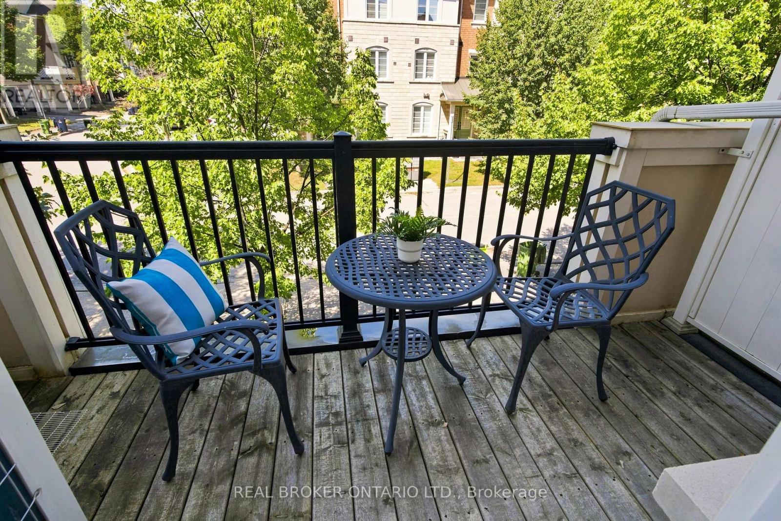 8 AYERS CRESCENT - 12