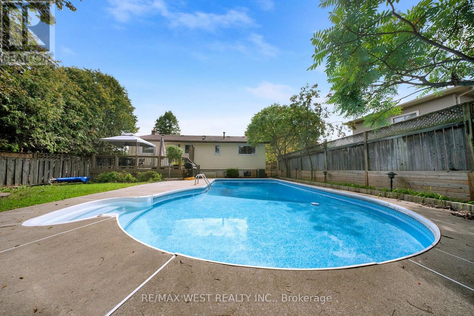 4 FLEMINGTON COURT, Whitby (Lynde Creek) — photo 5