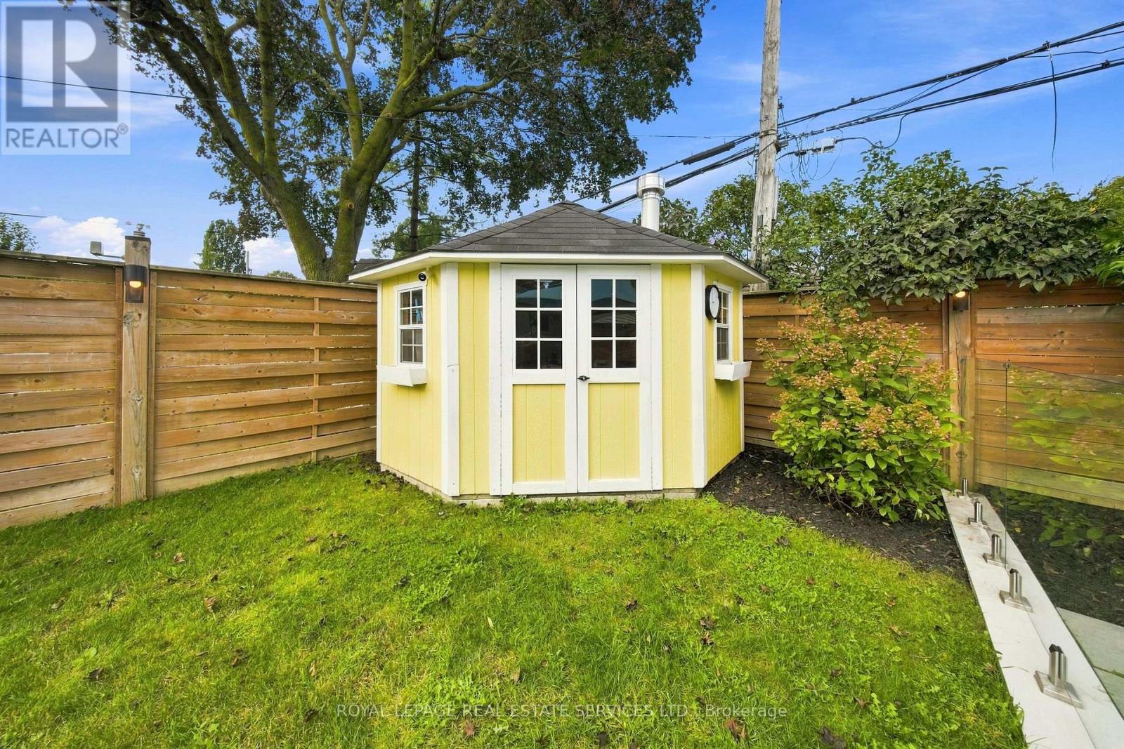 16 OLDHAM ROAD - Image 38