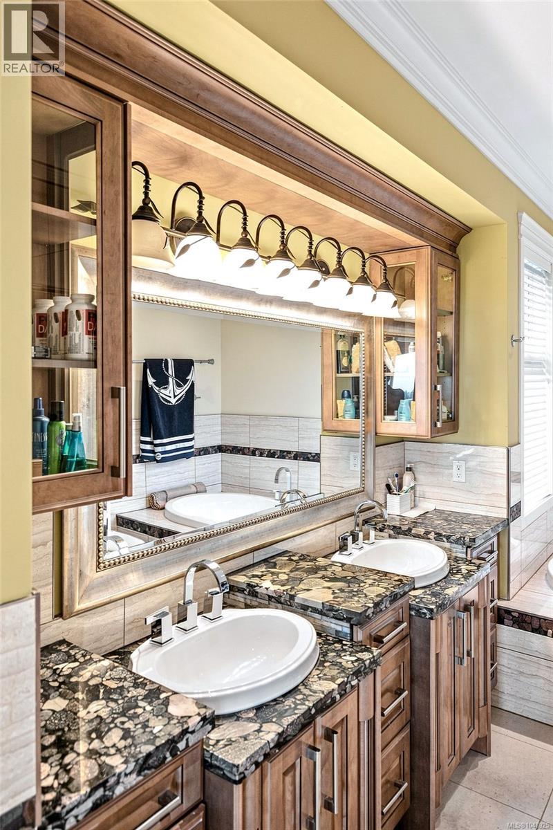 4576 Laguna Way - Image 41